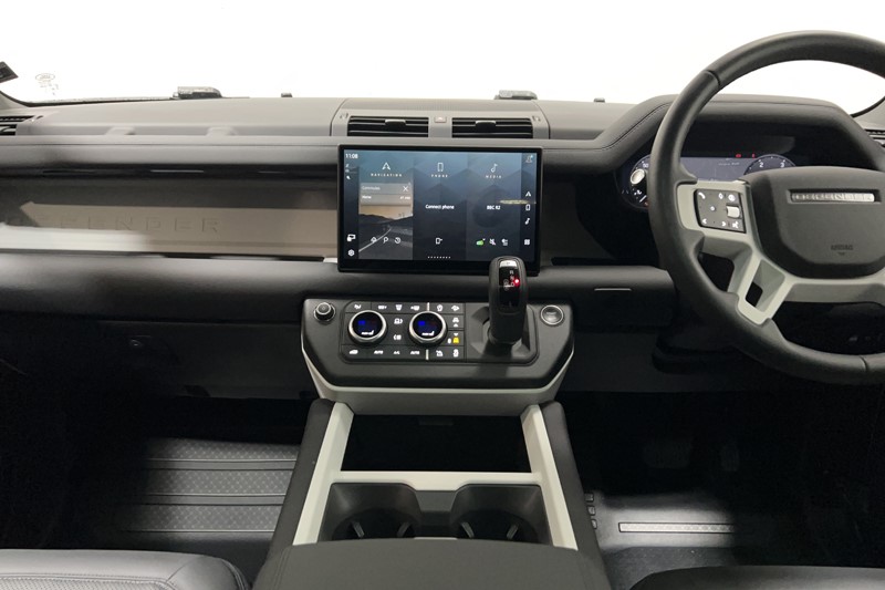 2024 (74) LAND ROVER DEFENDER 3.0 D250 X-Dynamic SE 110 5dr Auto 5526165