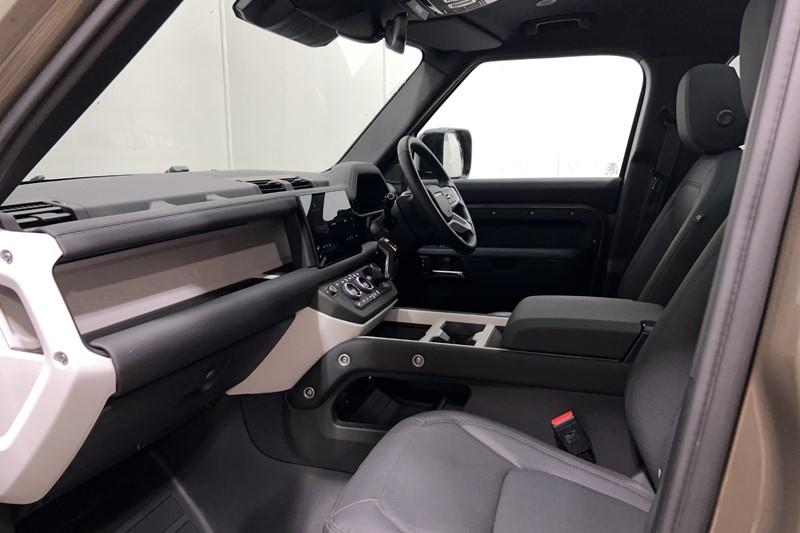 2024 (74) LAND ROVER DEFENDER 3.0 D250 X-Dynamic SE 110 5dr Auto 5526192
