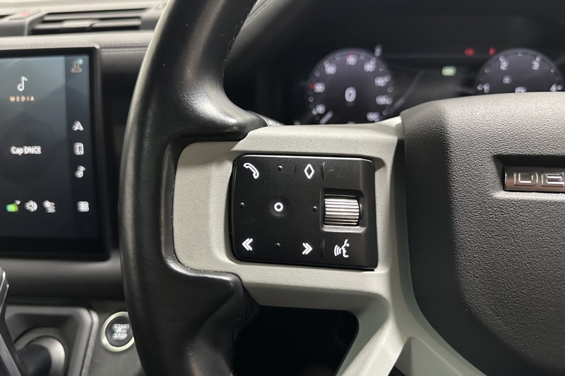 2022 (72) LAND ROVER DEFENDER 3.0 D300 X-Dynamic HSE 110 5dr Auto 5581190