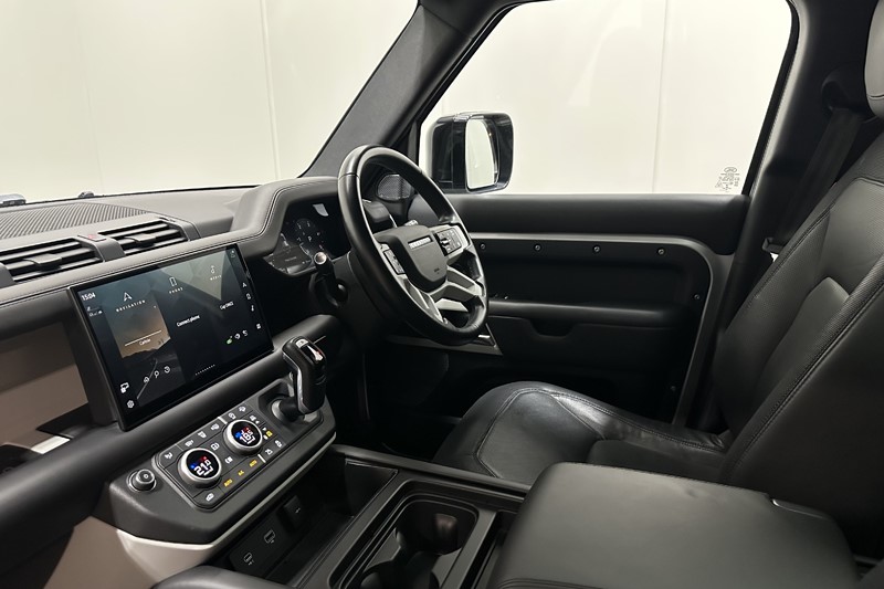2022 (72) LAND ROVER DEFENDER 3.0 D300 X-Dynamic HSE 110 5dr Auto 5581207
