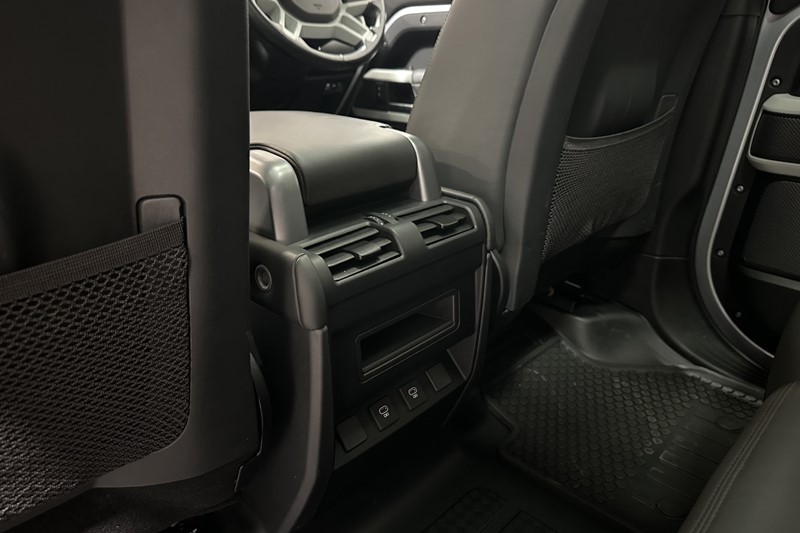 2022 (72) LAND ROVER DEFENDER 3.0 D300 X-Dynamic HSE 110 5dr Auto 5581212