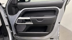 2022 (72) LAND ROVER DEFENDER 3.0 D300 X-Dynamic HSE 110 5dr Auto 5581179
