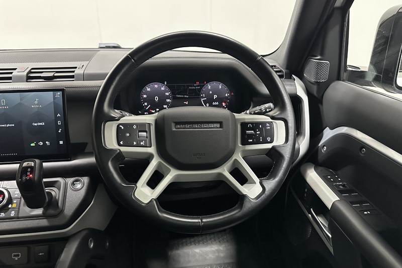 2022 (72) LAND ROVER DEFENDER 3.0 D300 X-Dynamic HSE 110 5dr Auto 5581177