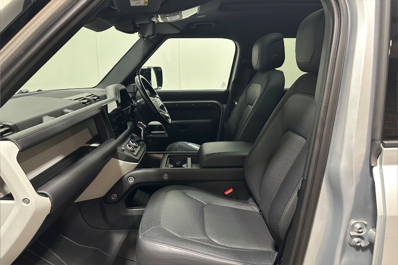2022 (72) LAND ROVER DEFENDER 3.0 D300 X-Dynamic HSE 110 5dr Auto 5581169