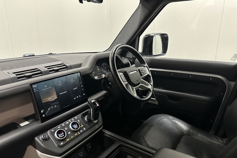 2022 (72) LAND ROVER DEFENDER 3.0 D300 X-Dynamic HSE 110 5dr Auto 5581208