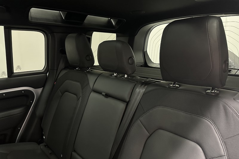 2022 (72) LAND ROVER DEFENDER 3.0 D300 X-Dynamic HSE 110 5dr Auto 5581210