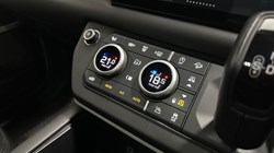 2022 (72) LAND ROVER DEFENDER 3.0 D300 X-Dynamic HSE 110 5dr Auto 5581193