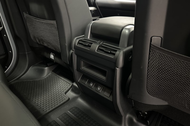2022 (72) LAND ROVER DEFENDER 3.0 D300 X-Dynamic HSE 110 5dr Auto 5581178