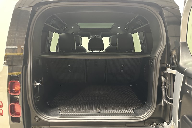 2022 (72) LAND ROVER DEFENDER 3.0 D300 X-Dynamic HSE 110 5dr Auto 5581213
