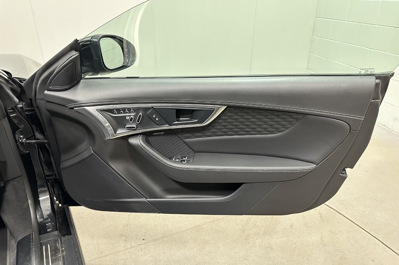 2022 (72) JAGUAR F-TYPE 5.0 P450 S/C V8 R-Dynamic Black 2dr Auto AWD 5536256