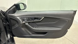 2022 (72) JAGUAR F-TYPE 5.0 P450 S/C V8 R-Dynamic Black 2dr Auto AWD 5536256