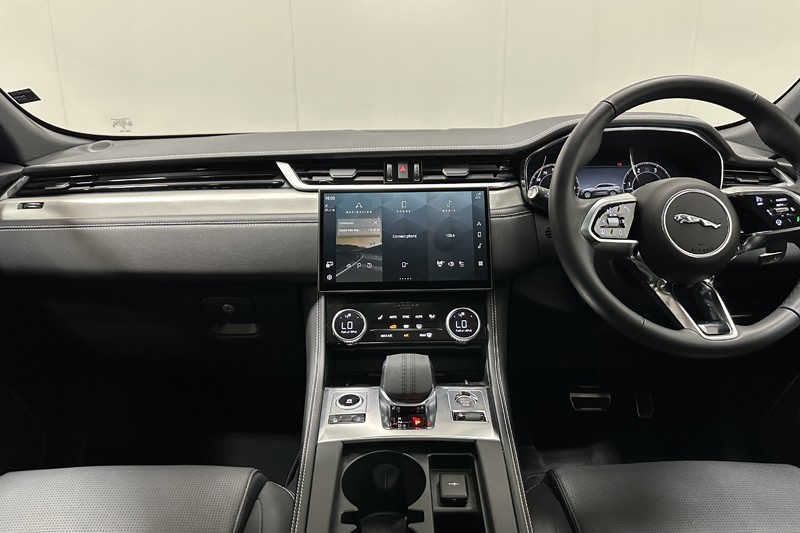 2024 (24) JAGUAR F-PACE 2.0 D200 R-Dynamic SE Black 5dr Auto AWD 5535934