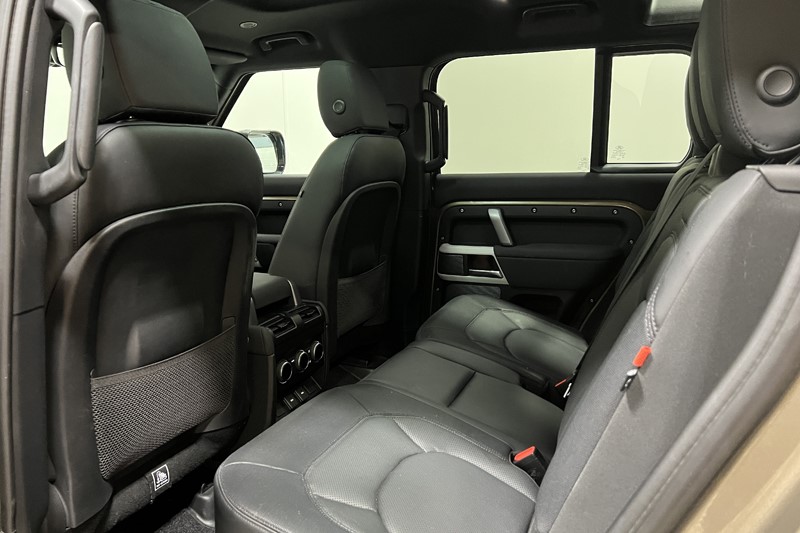 2023 (23) LAND ROVER DEFENDER 3.0 D250 X-Dynamic SE 110 5dr Auto [7 Seat] 5559640