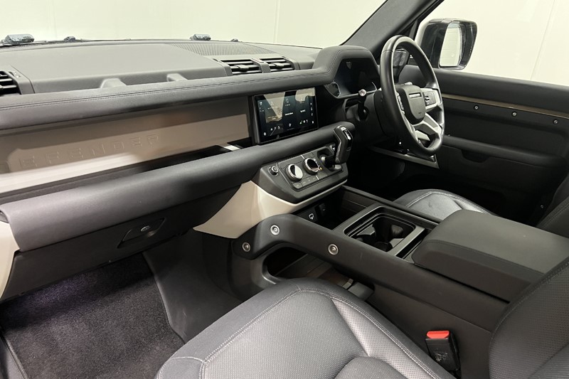 2023 (23) LAND ROVER DEFENDER 3.0 D250 X-Dynamic SE 110 5dr Auto [7 Seat] 5559638