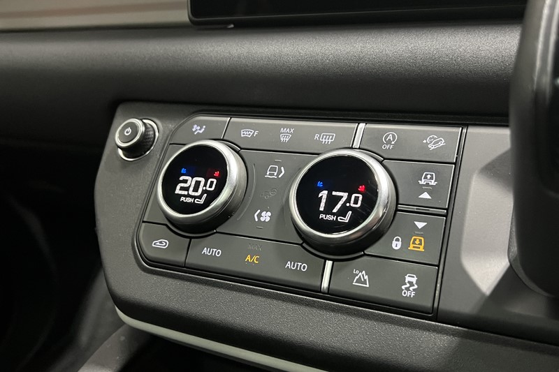 2023 (23) LAND ROVER DEFENDER 3.0 D250 X-Dynamic SE 110 5dr Auto [7 Seat] 5559628