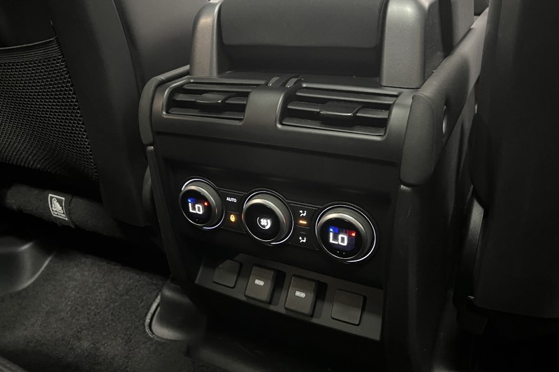 2023 (23) LAND ROVER DEFENDER 3.0 D250 X-Dynamic SE 110 5dr Auto [7 Seat] 5559616