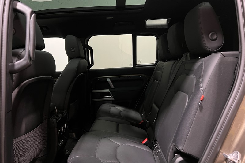 2023 (23) LAND ROVER DEFENDER 3.0 D250 X-Dynamic SE 110 5dr Auto [7 Seat] 5559608