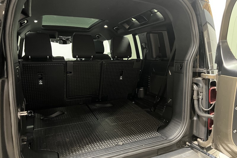 2023 (23) LAND ROVER DEFENDER 3.0 D250 X-Dynamic SE 110 5dr Auto [7 Seat] 5559642