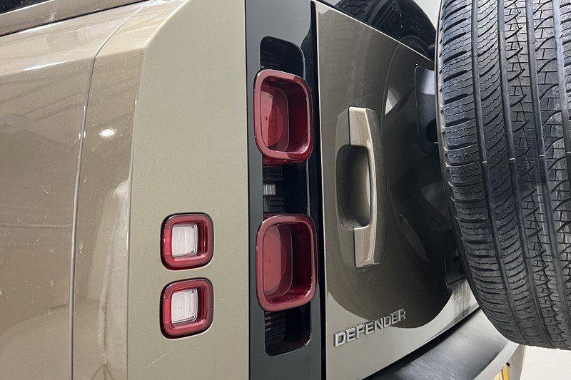 2023 (23) LAND ROVER DEFENDER 3.0 D250 X-Dynamic SE 110 5dr Auto [7 Seat] 5559645