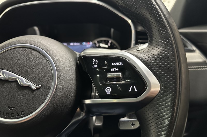 2022 (71) JAGUAR F-PACE 2.0 D200 R-Dynamic S 5dr Auto AWD 5581011