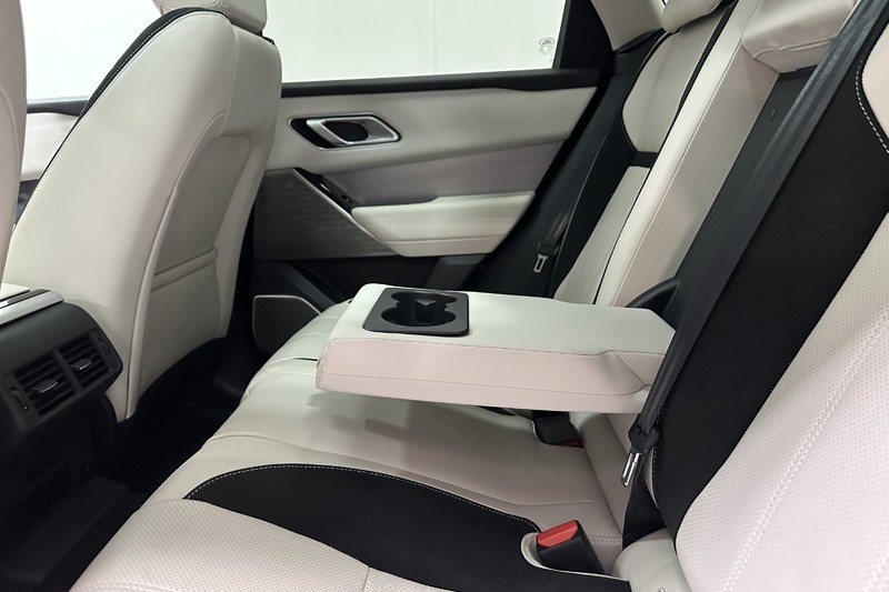 2022 (22) LAND ROVER RANGE ROVER VELAR 2.0 D200 Edition 5dr Auto 5570979