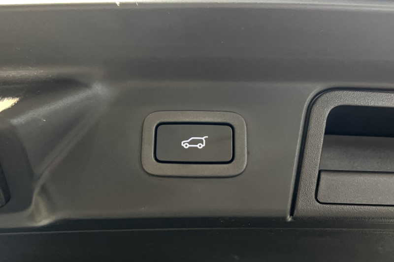 2022 (22) LAND ROVER RANGE ROVER VELAR 2.0 D200 R-Dynamic SE 5dr Auto 5575983