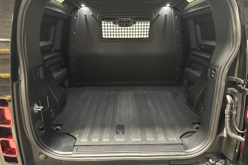 2025 (25) LAND ROVER COMMERCIAL DEFENDER 3.0 D250 Hard Top X-Dynamic SE Auto 5550869