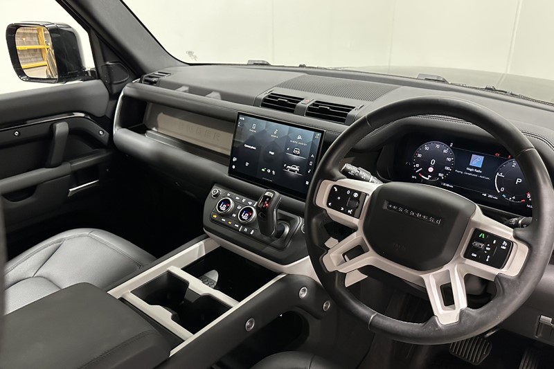 2025 (25) LAND ROVER COMMERCIAL DEFENDER 3.0 D250 Hard Top X-Dynamic SE Auto 5550843
