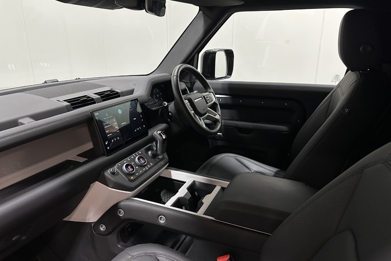 2025 (25) LAND ROVER COMMERCIAL DEFENDER 3.0 D250 Hard Top X-Dynamic SE Auto 5550866