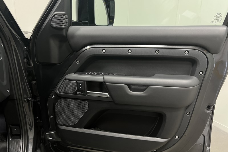 2023 (23) LAND ROVER DEFENDER 3.0 D250 X-Dynamic HSE 110 5dr Auto 5608247