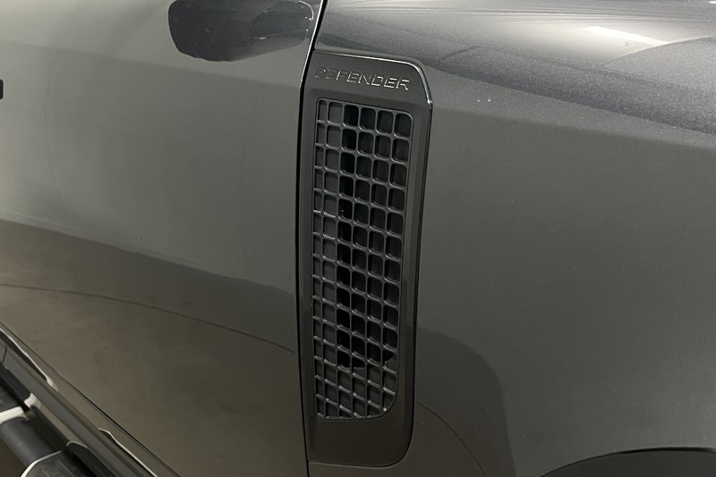 2023 (23) LAND ROVER DEFENDER 3.0 D250 X-Dynamic HSE 110 5dr Auto 5608280