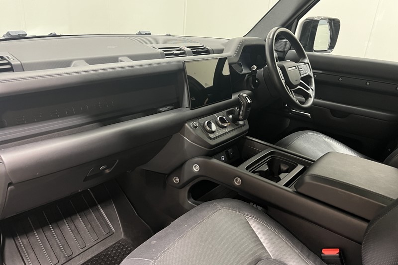 2023 (23) LAND ROVER DEFENDER 3.0 D250 X-Dynamic HSE 110 5dr Auto 5608269