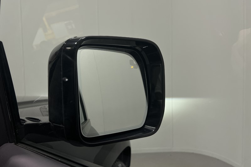 2023 (23) LAND ROVER DEFENDER 3.0 D250 X-Dynamic HSE 110 5dr Auto 5608250