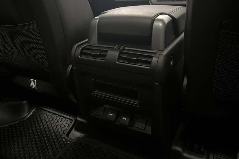 2023 (23) LAND ROVER DEFENDER 3.0 D250 X-Dynamic HSE 110 5dr Auto 5608246