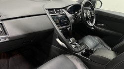 2021 (21) JAGUAR E-PACE 2.0 D200 R-Dynamic SE 5dr Auto 5559344