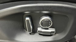 2021 (21) JAGUAR E-PACE 2.0 D200 R-Dynamic SE 5dr Auto 5559328