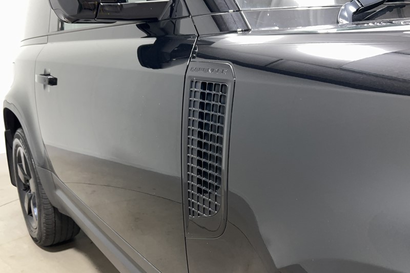 2023 (23) LAND ROVER DEFENDER 3.0 D250 HSE 90 3dr Auto 5568996