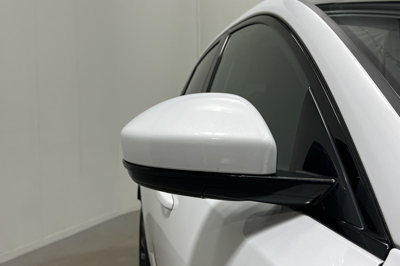 2020 (20) JAGUAR E-PACE 2.0d [180] Chequered Flag Edition 5dr Auto 5586900