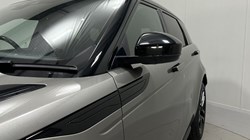 2019 (19) LAND ROVER RANGE ROVER EVOQUE 2.0 P200 R-Dynamic SE 5dr Auto 5572265