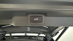 2020 (20) LAND ROVER DISCOVERY 3.0 SD6 HSE Luxury 5dr Auto 5571181