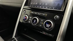 2020 (20) LAND ROVER DISCOVERY 3.0 SD6 HSE Luxury 5dr Auto 5571160