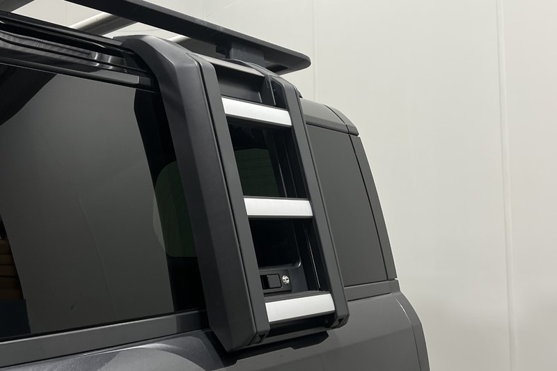 2023 (73) LAND ROVER DEFENDER 3.0 D250 X-Dynamic HSE 90 3dr Auto 5575724
