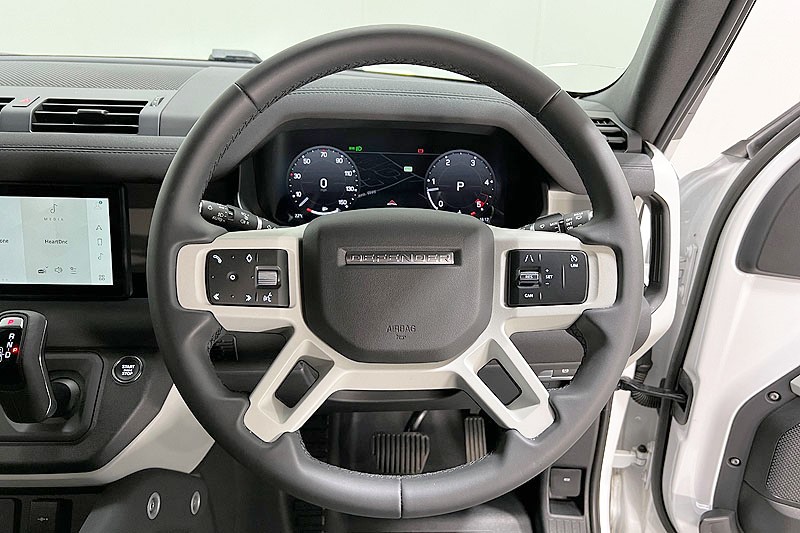 2023 (23) LAND ROVER DEFENDER 3.0 D250 X-Dynamic SE 90 3dr Auto 5572719