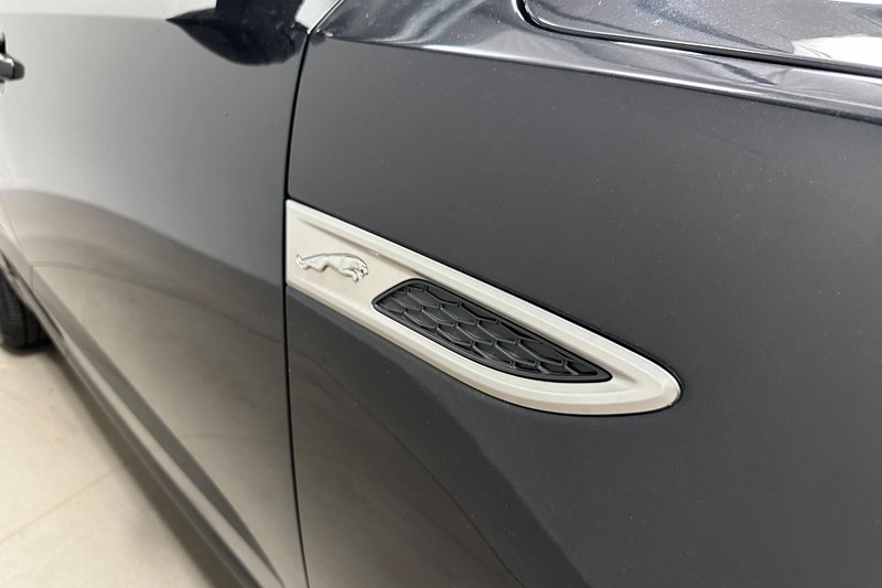 2023 (23) JAGUAR E-PACE 1.5 P300e R-Dynamic S 5dr Auto 5592254