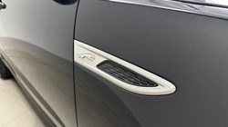 2023 (23) JAGUAR E-PACE 1.5 P300e R-Dynamic S 5dr Auto 5592254