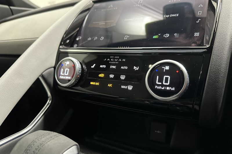 2023 (23) JAGUAR E-PACE 1.5 P300e R-Dynamic S 5dr Auto 5592231