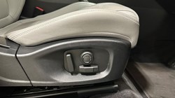 2023 (23) JAGUAR E-PACE 1.5 P300e R-Dynamic S 5dr Auto 5592222