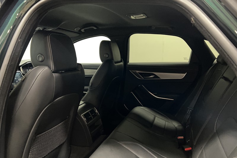 2023 (73) JAGUAR XF 2.0 D200 R-Dynamic SE Black 4dr Auto 5632479