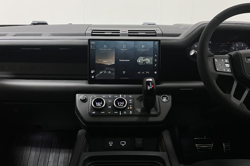 2023 (73) LAND ROVER DEFENDER 5.0 P525 V8 Carpathian Edition 110 5dr Auto 5586568
