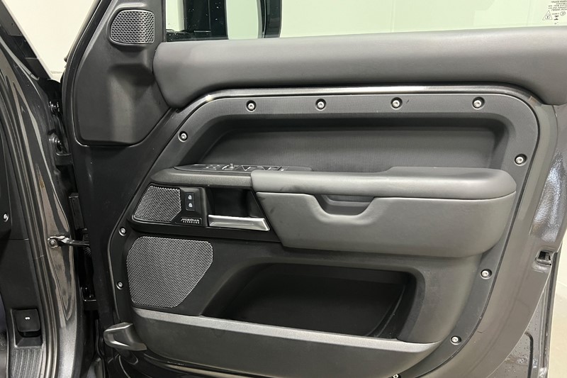 2023 (73) LAND ROVER DEFENDER 5.0 P525 V8 Carpathian Edition 110 5dr Auto 5586571